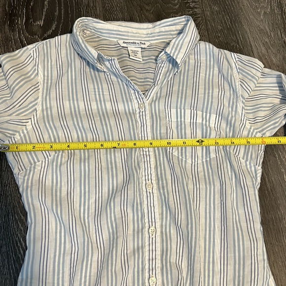 Abercrombie & Fitch XS blue striped cotton button down top - Picture 8 of 8